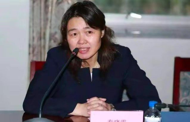 挺进麻麻雪白丝袜大腿呻吟